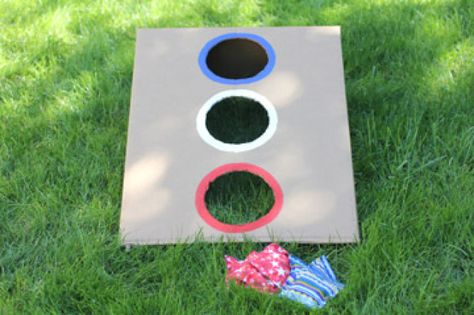 Bean Bag Toss - Could be done with a cardboard box. Diy Bean Bag, Diy Carnival Games, Carnival Games For Kids, Diy Carnival, Games Family, Repeat Crafter Me, Playground Ideas, Bean Bag Toss Game, Bag Toss Game