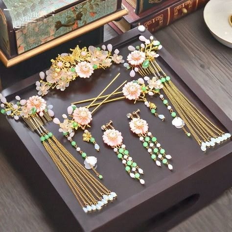 ☆ dm me : @gabriellaelman for business inquires! ☆ Asian Hair Pin, Wedding Flower Jewelry, Fresh Flower Jewelry, Chinese Hairpin, Chinese Accessories, Wholesale Hair Accessories, Chinese Hair Accessories, Classic Bride, Earrings Classic