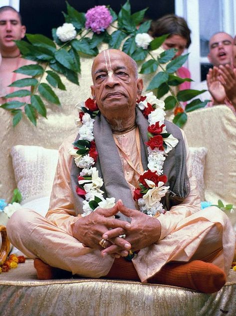 Iskcon Guru Parampara Picture, Prabhupada Wallpaper, Srila Prabhupada Hd Images, Hare Krishna Hare Ram, Swami Prabhupada, Krishna Das, Kali Hindu, Aries Art, Lord Rama Images