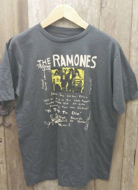 Ramones T Shirt, Types Of Cotton Fabric, Vintage Band Shirts, Vintage Band T Shirts, Shirt Wrinkles, Ramones, Band Shirts, Vintage Band, Crew Neck Tee