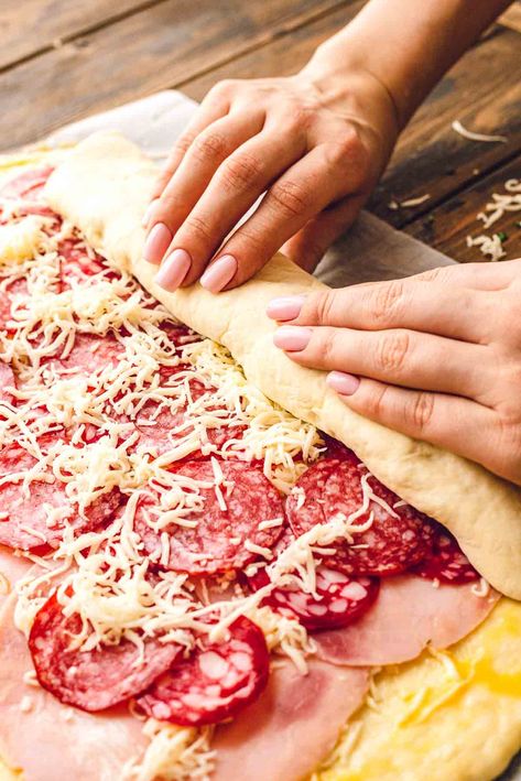 Looking for a quick and easy dinner recipe that is kid friendly? This Stromboli is your answer! Pizza dough rolled up with ham, pepperoni and cheese and then baked. Slice it and dunk it in marinara sauce. It's a recipe the entire family will love and request again and again. Pizza Stromboli, Stromboli Recipe Easy, Homemade Stromboli, Pepperoni And Cheese, Boys Food, Stromboli Recipe, Pizza Roll, Supper Ideas, Easy Dinner Recipe