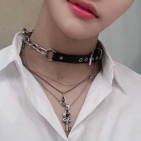 Ateez Seonghwa, Seonghwa Ateez, Vintage Icons, Chic Shoes, Kim Hongjoong, Much Needed, Gothic Jewelry, Chain Ring, Vintage Aesthetic