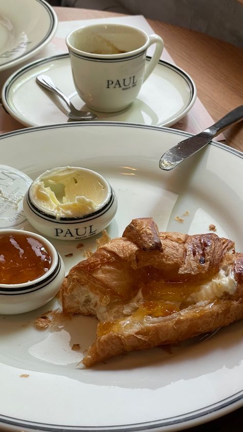 Aesthetic French breakfast with croissant & jam Paul cafe Aesthetic French Breakfast, Breakfast In Cafe Aesthetic, Croissant For Breakfast, Croissant With Jam, Croissant Breakfast Aesthetic, French Croissant Aesthetic, Croissant Photos, French Cuisine Aesthetic, Breakfast Cafe Aesthetic