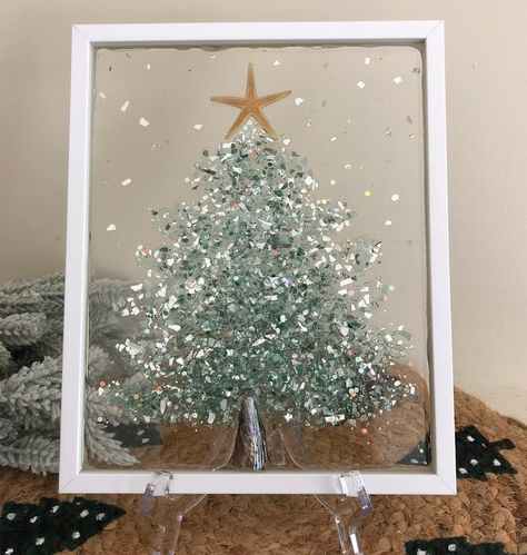 Floating Frame Art, Broken Glass Crafts, Sea Glass Art Projects, Ceramic Projects, Resin Creations, Christmas Lamp, Glass Window Art, Glass Art Projects, Beach Glass Art