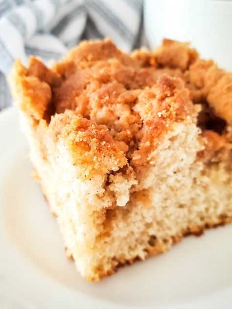 Coffee Cake Using Bisquick, Bisquick Apple Coffee Cake, Bisquick Dessert Recipes, Bisquick Desserts, Recipes Using Bisquick, Bisquick Coffee Cake, Bisquick Coffee Cake Recipe, Pancake Mix Cookies, Cake Mix Cinnamon Rolls