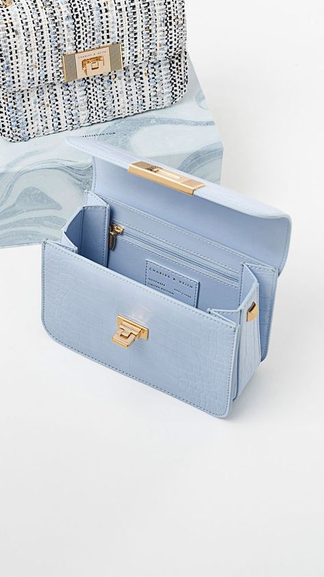 Classy Handbags For Women, Women Hand Bags, Trending Bags, Leather Bag Design, Lady Dior Handbag, Purse Luxury, Expensive Bag, Luxury Bags Collection, Leather Bag Pattern