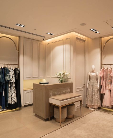 Small Boutique Interior Design Indian, Boutique Interior Design Indian, Luxury Boutique Interior, Small Boutique Interior Design, Boutique Shop Interior, Small Boutique Interior, Clothing Boutique Interior, Bridal Boutique Interior, Interior Design Indian