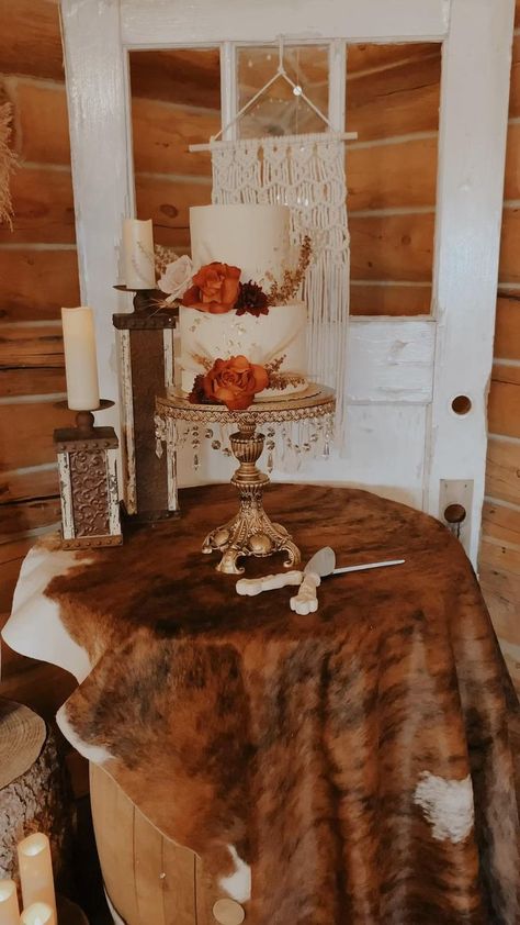 Western boho wedding cake! | Rusting wedding, Country western wedding, Rustic wedding Wedding Cake Western, Western Boho Wedding, Western Centerpieces, Western Wedding Cakes, Cake Pinterest, Western Wedding Decorations, Country Western Wedding, Rusting Wedding, Western Style Wedding