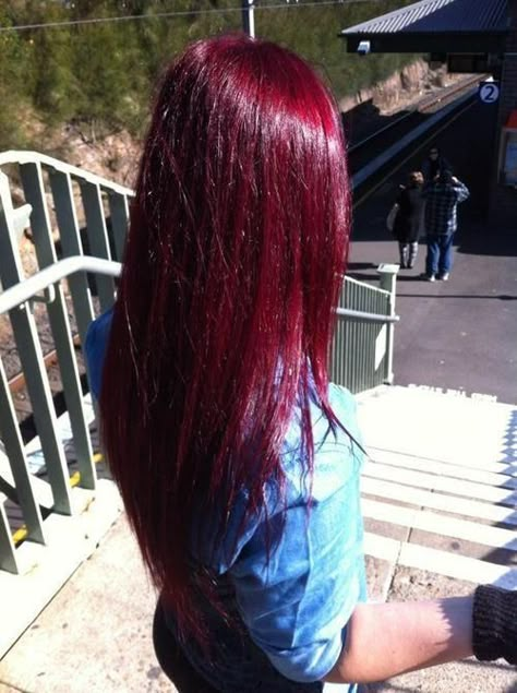 Best Hairstyles for Red Hair 2014: Straight Layered Haircut Black Cherry Red Hair, Pelo Color Vino, Black Cherry Hair Color, Black Cherry Hair, Cherry Hair Colors, Hair Color Pictures, Cherry Red Hair, Cherry Hair, Dark Red Hair