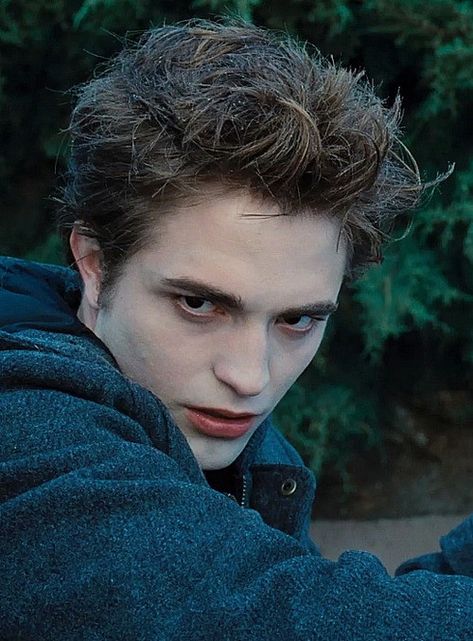 Edward Cullen Icon, Light Movie, Vampire Twilight, Robert Pattinson Twilight, Twilight Edward, Twilight Photos, The Cullen, Edward Bella, Cedric Diggory