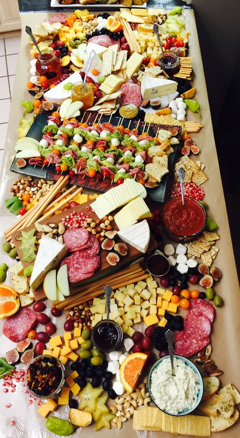 #cheese platter #cheese plate #delicious # fruit and cheese # meat and cheese #wedding # baby shower #party meals Egg Benedict, Appetizers Table, Halloween Fest, Meat Platter, Fruit Display, Charcuterie Platter, Charcuterie Cheese, Cheese Party, Party Food Platters