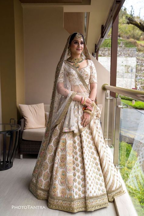 A Gorgeous Hill Wedding With A Bride In An Ivory Lehenga Ivory Wedding Lehenga Indian Bridal, Sabyasachi Ivory Lehenga, Ivory Wedding Lehenga, Ivory Lehenga Bridal, Ivory Bridal Lehenga, White Wedding Lehenga, White Bridal Lehenga, Ivory Lehenga, Orang India