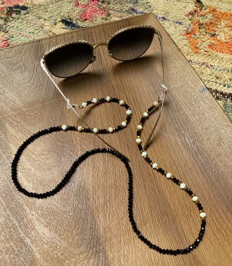 Eyeglass Jewelry, Eyewear Chain, Macrame Bracelet Patterns, Sac Diy, Fashion Beads, Beaded Necklace Diy, Beaded Jewels, Jewelry Making Bracelet, Sunglass Chain