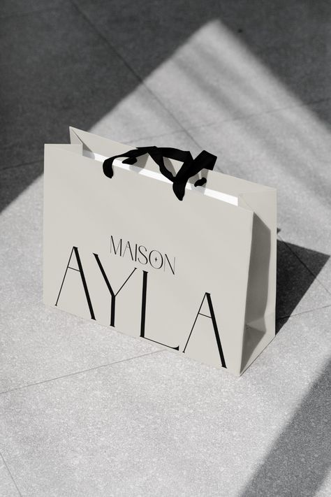 Luxury Brand Packaging, Retail Shopping Bags, Branded Gift Bags, Paper Bag Design, Hang Tags Clothing, Luxury Packaging Design, Store Design Boutique, Small Business Gifts, Packaging Ideas Business