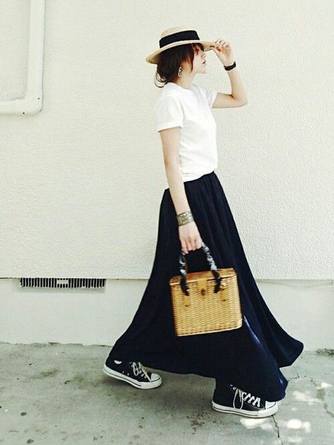 일본 패션, Causal Outfits, Tokyo Fashion, Japan Fashion, Japanese Fashion, Minimalist Outfit, Black Skirt, Minimal Fashion, Straw Hat