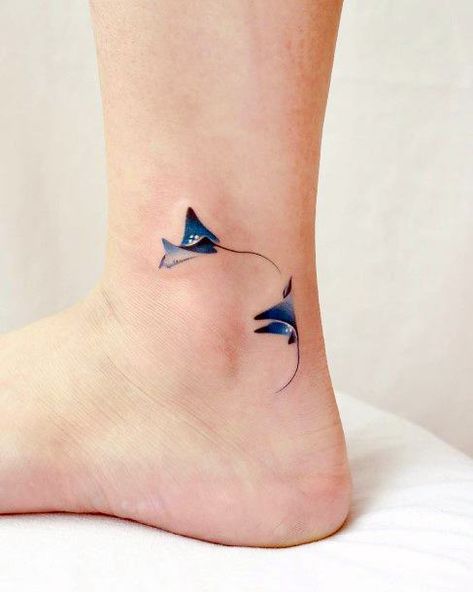 Stingray On Back Tattoo, Jellyfish And Stingray Tattoo, Manta Ray Tattoo Ankle, Stingray Tattoo Color, 3 Stingray Tattoo, Small Ray Tattoo, Ray Fish Tattoo, Tattoo Ideas Manta Ray, Realistic Stingray Tattoo