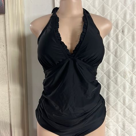 Nwot Black 2-Piece Halter Bikinis. Size: M Halter Outfit, Mcbling Fashion, 2000s Outfit, Outfits 2000s, 2000s Clothes, Fasion Outfits, 2000s Fashion Outfits, Halter Tops, Simple Trendy Outfits