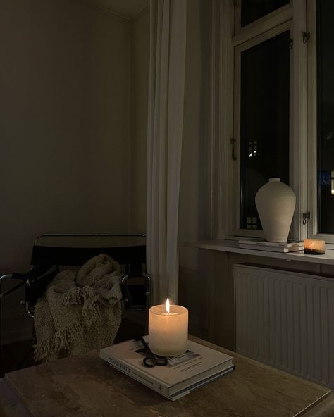 Home At Night Aesthetic, House Night Aesthetic, Home Night Aesthetic, Dream Apartment Nyc, Night At Home Aesthetic, Nightime Aesthetic Room, Appartment Aesthetics Night, At Home Aesthetic, Home Night