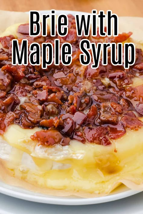 Brie Recipes Easy, Appetizer Brie, Brie Toppings, Brie Cheese Appetizer, Easy Baked Brie Recipe, Maple Syrup Recipe, Brie Cheese Recipes, Baked Brie Recipes, Brie Appetizer