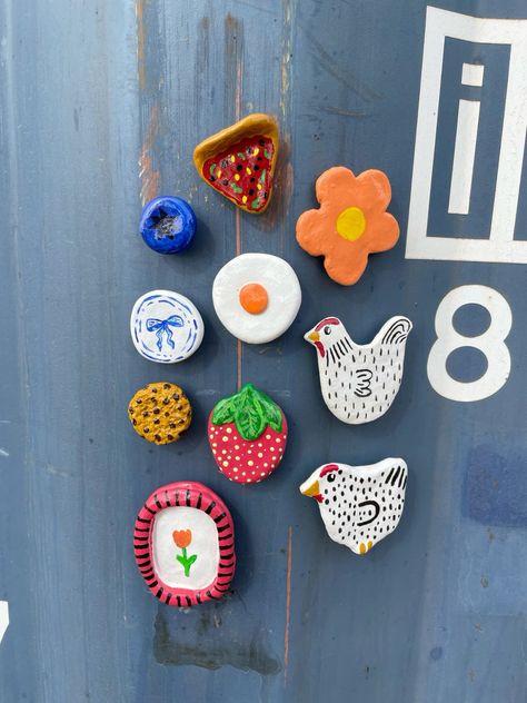 Transform Your Fridge with These DIY Polymer Clay Magnets Air Dried Clay Magnets, Cute Clay Magnet Ideas, Mini Fridge Magnets, Fridge Clay Magnets, Handmade Clay Magnets, Easy Clay Magnets, Diy Air Dry Clay Magnets, Food Magnets Clay, Diy Fridge Magnets With Clay