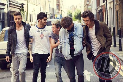 Midnight Memories Photoshoot One Direction Midnight Memories, One Direction 2014, One Direction Photoshoot, Four One Direction, Where We Are Tour, Harry Styles Funny, One Direction Wallpaper, Midnight Memories, Life Lyrics