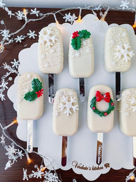 Rose Cake Pops, Christmas Glitter Ornaments, Popsicles Cake, 25 Anniversary Cake, Cake Pop Decorating, Christmas Cake Pops, Christmas Prep, Floral Cupcakes, Christmas Pops