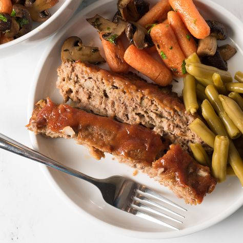 Super easy meatloaf with pork sausage recipe for a weeknight family dinner. Meatloaf With Sausage, Hello Fresh Pork, Ground Breakfast Sausage, Sausage Meatloaf, Meatloaf With Oatmeal, Smoked Meatloaf Recipe, Pork Meatloaf, Pork Sausage Recipes, Smoked Meatloaf