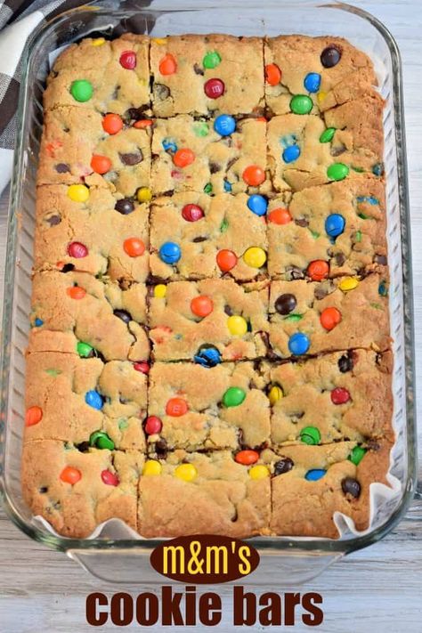 Chewy M&M's Chocolate Chip Cookie Bars are thick and delicious and perfect when you need a quick dessert. Perfect for holidays and bake sales too! Cake Mix Bars, Cake Mix Cookie, Cake Mix Cookie Bars, Cake Mix Desserts, Tiramisu Dessert, Chocolate Chip Cookie Bars, Simple Cake, Dessert Cake Recipes, Oreo Dessert