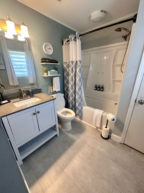 Bathroom decor – bathroom ideas – girl bathroom – modern bathroom – modern decor – decoration ideas – gray – Shared Bathroom Ideas For Teens, Bathroom Ideas For Teenage Girl, Bathroom Modern Decor, Teen Girls Bathroom Decor, Teen Bathroom Decor, Decor Bathroom Ideas, Girl Bathroom Decor, Small Bathroom Inspiration, Teen Bathrooms