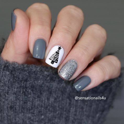 Grey Snowflake Nails, Gray Christmas Nails, Grey Christmas Nails, Bright Colored Nails, Inspirational Nails, Christmas Tree Nails, Simple Gel Nails, Pretty Nail Art Designs, Gray Nails