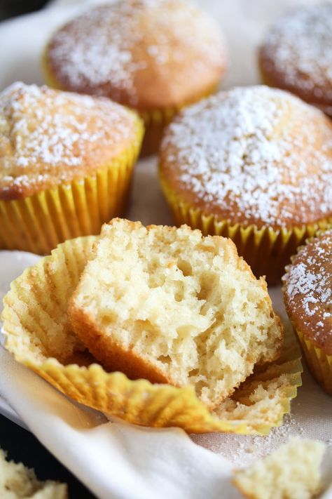 French Muffins Recipe, French Vanilla Muffins, Vanilla Muffins Recipe, Banana Carrot Muffins, Buttermilk Muffins, French Vanilla Cake, Nutella Muffins, Vanilla Muffins, Caramel Bits