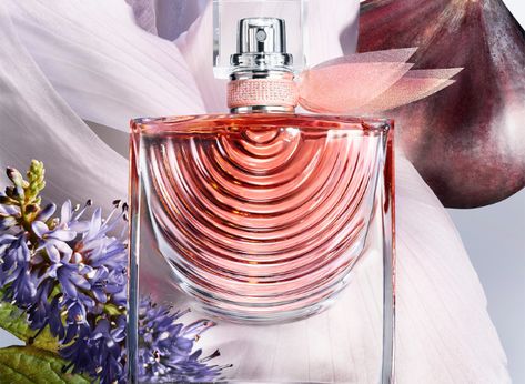 Lancome La Vie Est Belle Iris Absolu Eau de Parfum Review - Escentual's Blog Iris Pallida, Perfume Lancome, Lancome La Vie Est Belle, Lancome Perfume, Jasmine Sambac, Luxury Cosmetics, Zendaya Coleman, Floral Heart, Julia Roberts