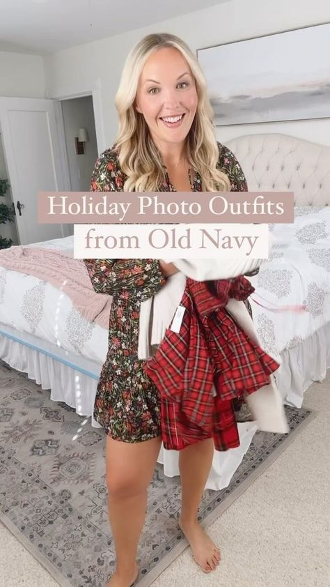 Midsize Christmas Outfit, Midsize Christmas Party Outfit, Christmas Card Photo Outfits, Midsize Holiday Outfit, Holiday Photos Outfits, Christmas Photos Outfits, Navy Christmas, Midsize Fashion, Christmas Party Outfit