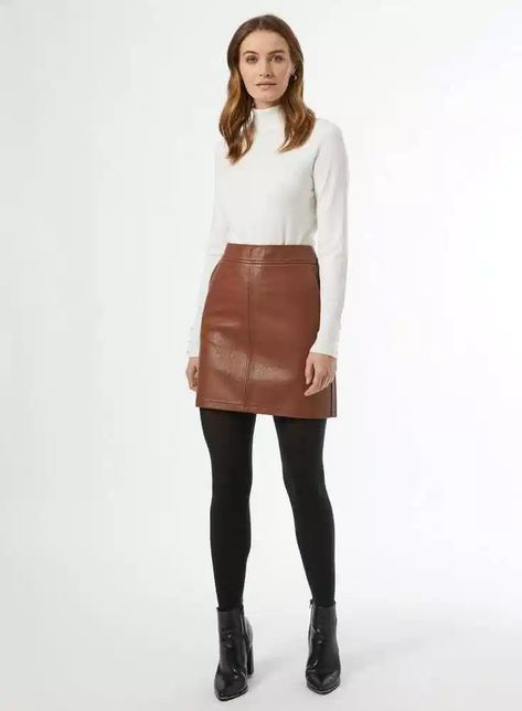 How to Style Mini Skirts and Turn Heads – Svelte Magazine Tan Leather Skirt Outfit, Leather Skirt Outfit Fall, Brown Leather Skirt Outfit, Leather Skirt Outfit Winter, Mini Skirt Outfit Winter, Leather Mini Skirt Outfit, Tan Leather Skirt, Skirt Outfit Fall, Short Leather Skirts