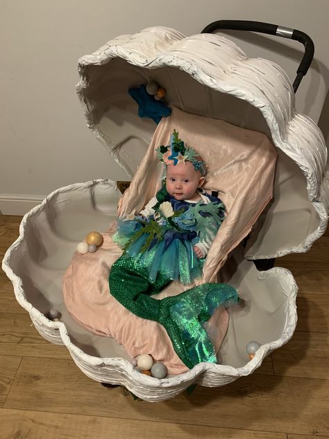 Stroller Halloween Costumes, Baby Mermaid Costumes, Family Themed Halloween Costumes, Pirate Festival, Baby Fancy Dress, Diy Photography Props, Themed Halloween Costumes, Mermaid Birthday Party Decorations, Baby Kostüm