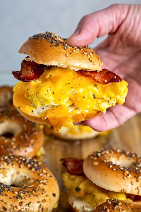 Make-Ahead Bagel Breakfast Sliders - Yummy and fully Make Ahead Bagel Breakfast Sandwich, Mini Bagel Breakfast Sliders, Mini Bagel Sandwiches, Bagles Recipe Sandwich Breakfast, Breakfast Sliders Make Ahead, Bagel Breakfast Sliders, Bagel Casserole, Egg Bagels, Breakfast Sandwich Maker Recipes