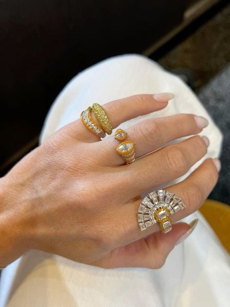 Chunky Diamond Rings, Big Gold Rings, Kamyen Jewellery, Bright Dresses, Luxury Diamond Rings, Big Diamond Rings, Fancy Diamond Ring, Gold Ring Diamond, Yellow Diamond Ring