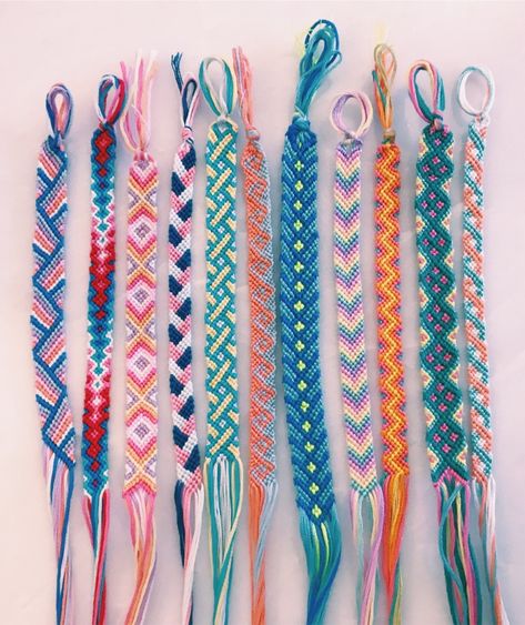 so many republishes!!💗 Bracelets Yarn, Diy Bracelet Ideas, Yarn Bracelets, Cute Friendship Bracelets, Creeper Minecraft, Handmade Friendship Bracelets, Diy Armband, Embroidery Bracelets, Friendship Bracelets Designs