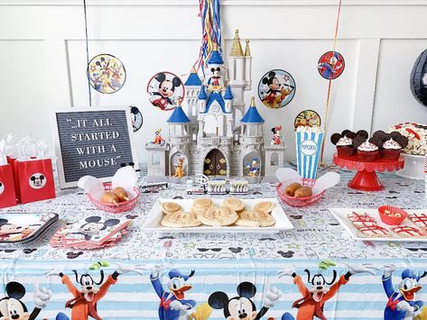 Countdown To Disney, Disney World Birthday, Toy Story Crafts, Birthday Party At Park, Disneyland Birthday, Disney Countdown, Disney Movie Night, Park Birthday, Disney Birthday Party