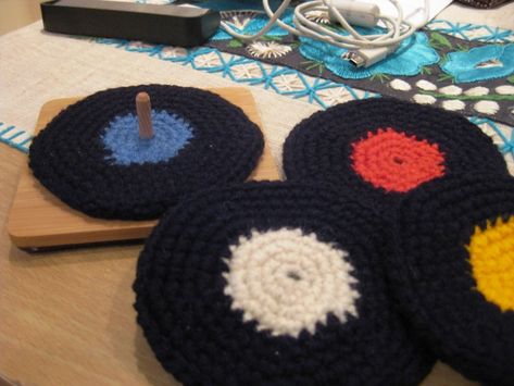 Crochet Vinyl, Crochet Music, Record Coasters, Coasters Pattern, Yarn Animals, Crocheted Coasters, Coasters Crochet, Yarn Organization, Crochet Car