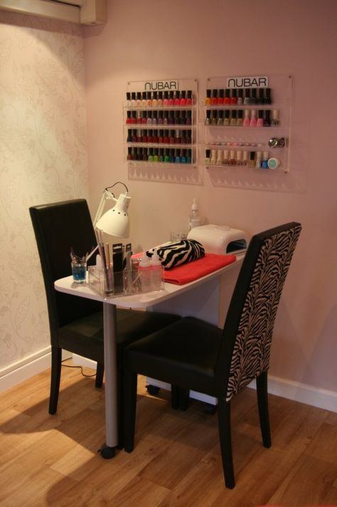 Nail Bar Small Nail Bar Ideas, Nail Salon Set Up At Home, Nail Tech Station At Home Small Space, Nail Bar Ideas Small Spaces, Nail Station Ideas, Nail Station Ideas Small Spaces, Small Nail Room Ideas, Salon Flooring, Studio Nail Art