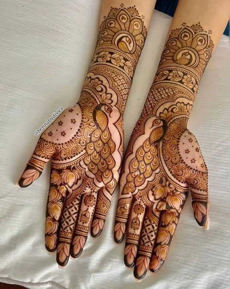 Tips for Getting the Darkest Mehndi Stain Mehendi Designs For Hands Back Side, Indo Western Mehendi Designs, Bridal Sister Mehndi Design, Long Mehndi Designs, Mehendi Designs For Hands Unique Latest, Full Hand Mehndi Designs Back Side, Back Hand Mehndi Designs Arabic, Creative Mehndi Designs, Bridal Mehndi Designs Unique