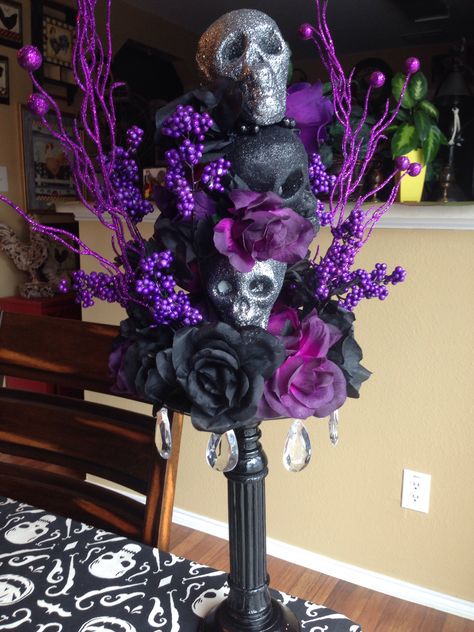 Halloween Gothic Skull Floral Centerpiece....another wicked beauty I created w nothing but DT supplies....I can take $10 and make it look like $100.00....I think I TURNED IT OUT...!!!! Gothic Wedding Centerpiece Nbc Wedding, Halloween Centerpiece Ideas, Haunted Village, Bouquets Ideas, Table Halloween, Halloween Themed Wedding, Hallowen Ideas, Dollar Tree Halloween, Dollar Store Halloween