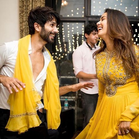 Misha Kapoor, Mira Kapoor, Mira Rajput, Shahid Kapoor, Couple Picture Poses, Arranged Marriage, Parenting Styles, Popular Movies, Bollywood Actors