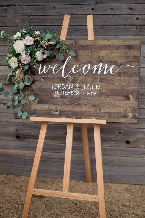 Wedding Easle Decor, Easel Decoration Ideas, Welcome Decoration, Wedding Sign Decor, Wedding Welcome Board, Signs Design, Tafel Decor, Close Family, Welcome Board