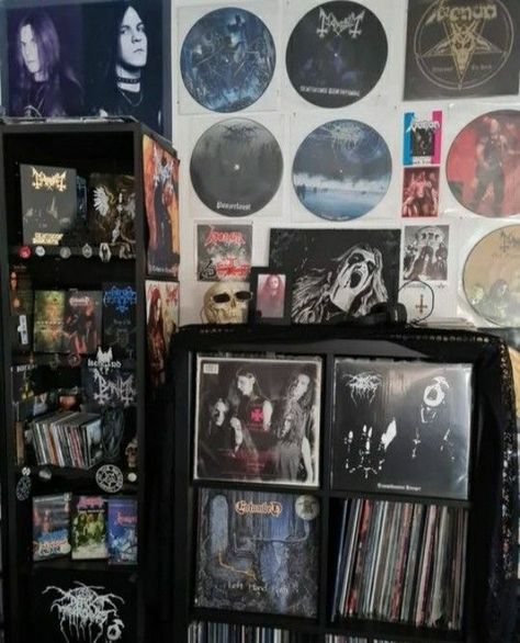 Room Decor Metalhead, Black Metal Room Aesthetic, Heavy Metal Room Ideas, Metalhead Room Aesthetic, Metalhead Room Ideas, Metal Room Aesthetic, Metalhead Room Decor, Metal Head Room, Metalhead Bedroom