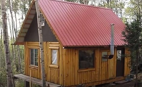 Couple Builds AWESOME 'Stockade Style' Vertical Log Off Grid Cabin in Alaskan Wilderness Alaskan Wilderness, Building A Cabin, Off Grid Cabin, Survival Shelter, Wood Drawers, Off Grid Living, Off Grid, Off The Grid, Door Frame