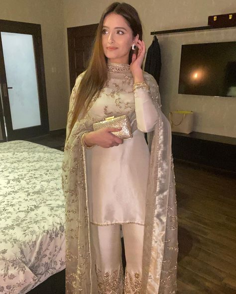 Dress Nikah, Nikah Dress, Shadi Dresses, Desi Wedding Dresses, Pakistani Wedding Outfits, Pakistani Fancy Dresses, Pakistani Dresses Casual, Pakistani Fashion Party Wear, Beautiful Pakistani Dresses