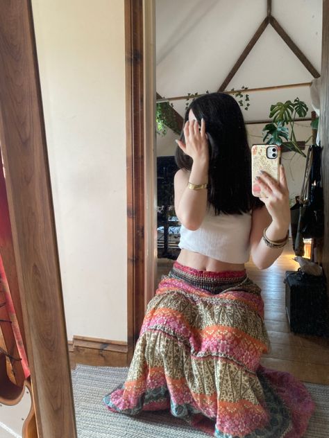 Hippie Skirt Outfit, Boho Skirt Outfit, Indian Fits, Hippie Fits, Outfit Hippie, Thrift Clothes, Skirt Aesthetic, Hippie Skirt, Maxi Skirts Summer