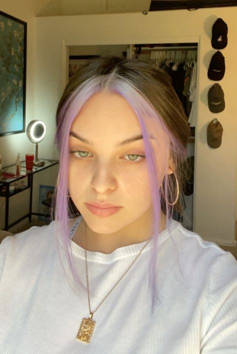 hair   ig @uhlaknee___ Lavender Dyed Hair, Dyed Hair Streaks, Hair Color Streaks, Lilac Hair, Hair Streaks, Lavender Hair, Brunette Balayage Hair, Braut Make-up, Punk Hair